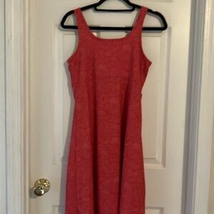 COLUMBIA RED SWIRL OMNI-FREEZE UPF50 PFG FREEZER III DRESS